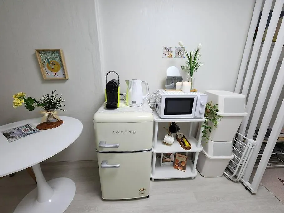 5Mins To Jangseungbaegi Station, 1Mins To Airport Bus Station, Max 6Pax, Two Bedrooms Seoul South Korea