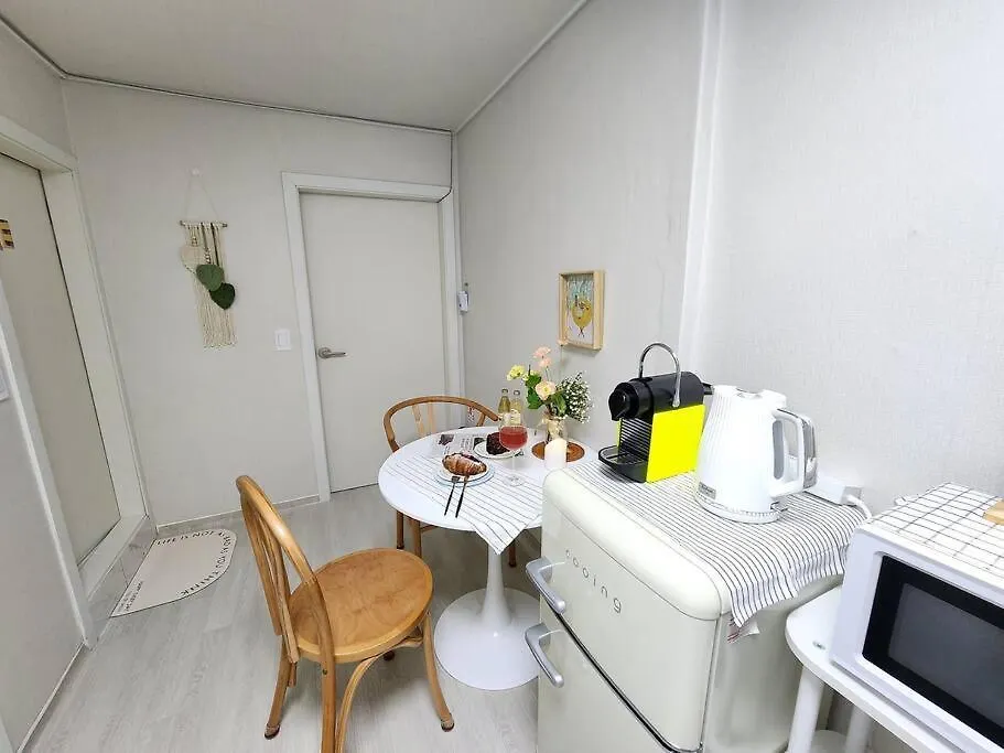 5Mins To Jangseungbaegi Station, 1Mins To Airport Bus Station, Max 6Pax, Two Bedrooms Seoul