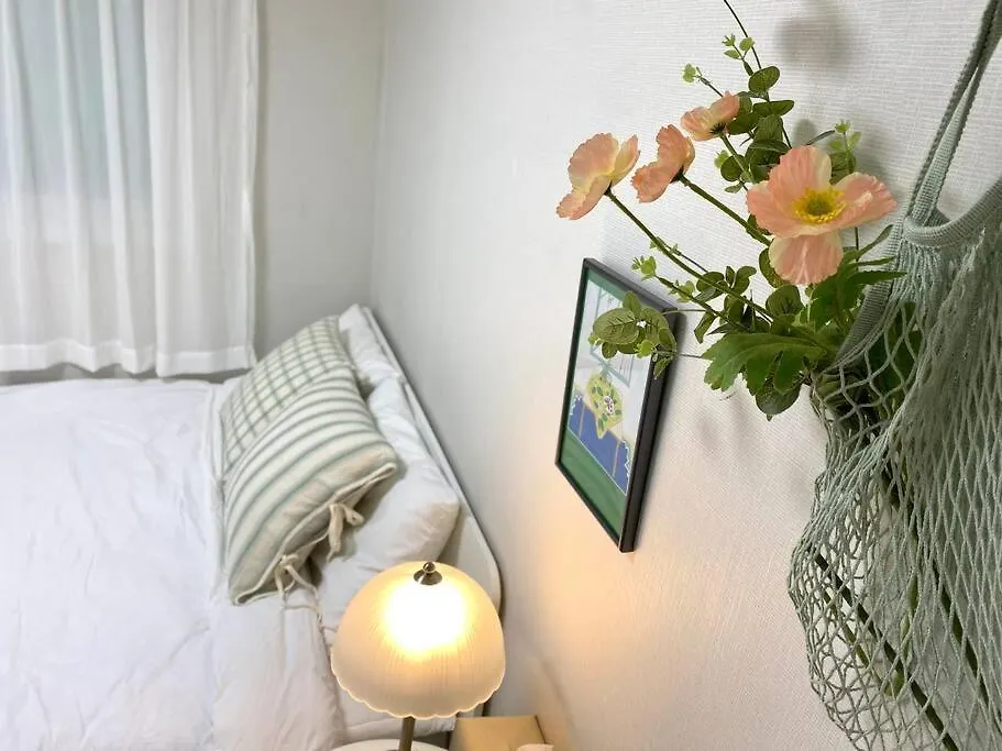 5Mins To Jangseungbaegi Station, 1Mins To Airport Bus Station, Max 6Pax, Two Bedrooms Seoul 0*,