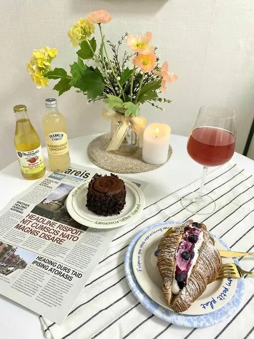 5Mins To Jangseungbaegi Station, 1Mins To Airport Bus Station, Max 6Pax, Two Bedrooms Сеул